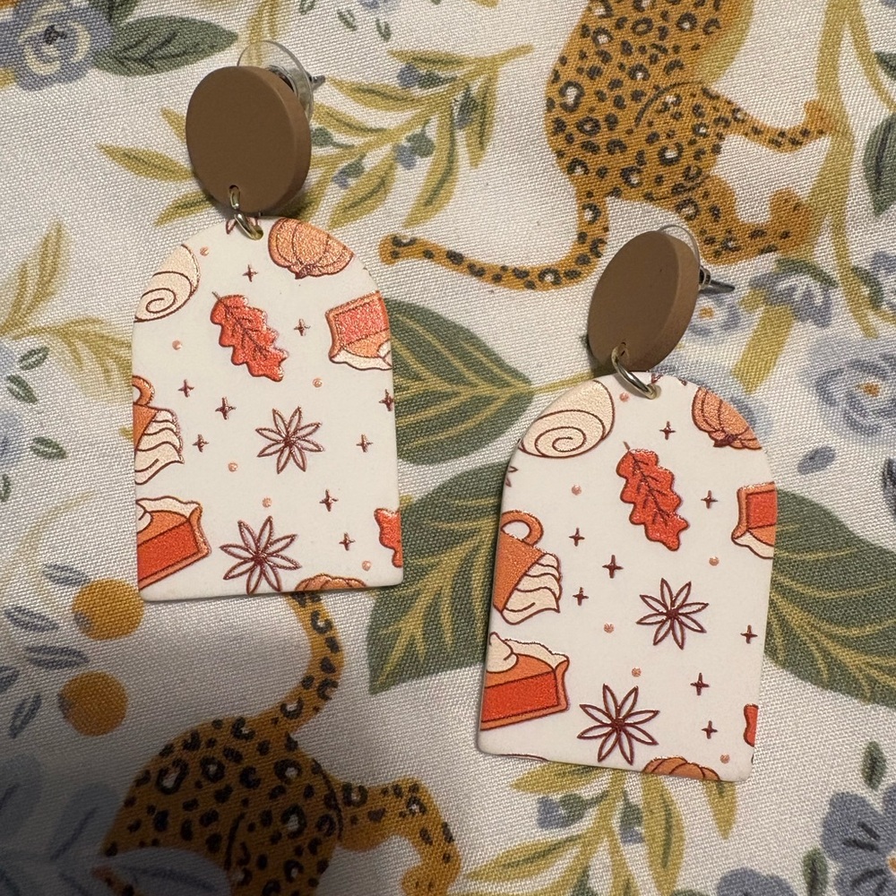 SHEIN Autumn Leaf Pattern Earrings